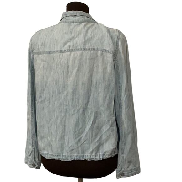 Chico's Light Blue Jean Jacket  Relaxed Fit Casual Cropped Length Size 1/Medium - Picture 5 of 8